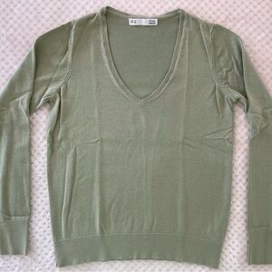 Sfera Sage Green V-Neck Sweater size M